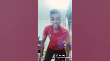 جاي في حكايه واقف وفي أيدي الجوبايه 