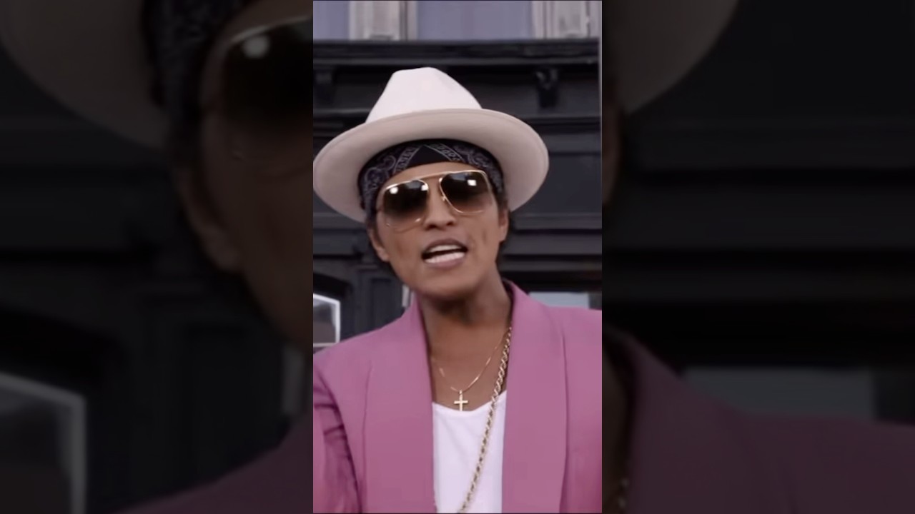 Mark Ronson - Uptown Funk (Official Video) ft.Bruno Mars
