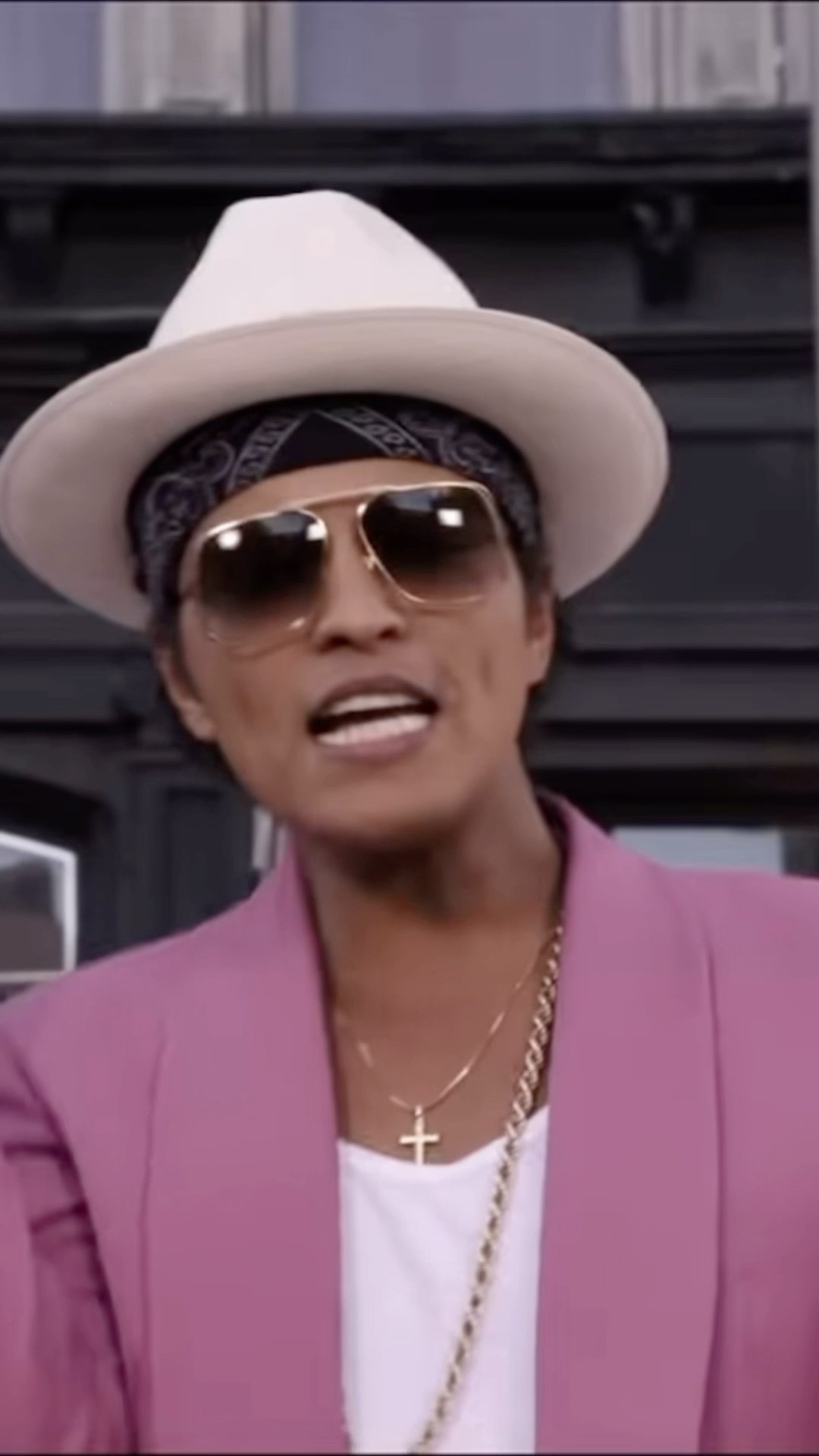 Mark Ronson - Uptown Funk (Official Video) ft.Bruno Mars