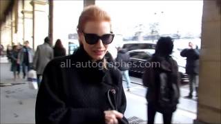 Jessica Chastain Signe Pour All-Autographes.com Jessica Chastain Signing Autographs In Paris