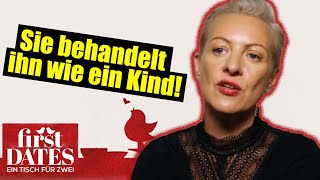 SIE BEHANDELT IHN WIE EIN KIND! | First Dates
First Dates: Ganz ganz seltsames Date!
First Dates bei RTL+: https://shorturl.at/qDFOW
Ihr habt es euch so oft gewünscht, da konnte ich nicht anders: Endlich gibt es First Dates auch kommentiert, parodiert und analysiert von mir, deinem OnionDog!
First Dates - Ein Tisch für zwei bei VOX
In der VOX-Dating-Doku First Dates - Ein Tisch für zwei erleben zwei Singles seit 2018 ihr erstes Date unter besonderen Umständen: Sie treffen sich zu einem gemeinsamen Dinner. Empfangen werden sie vom Südtiroler Gourmet und Gastronomen Roland Trettl, der schon für die VOX-Kochshows Kitchen Impossible und Grill den Profi am Herd steht.
Bei First Dates - Ein Tisch für zwei steht allerdings nicht Roland Trettl im Vordergrund, sondern die Gäste, die sein gemütliches Restaurant betreten. Finden sie hier ihre große Liebe?
Abgesehen davon, dass es sich bei den Kandidaten um Singles aus Deutschland handelt, sind sie grundverschieden: Mal sind es Mittzwanziger, mal Senioren, mal Informatiker und mal Büroangestellte. Trotzdem sind die Blind-Date-Paarungen keineswegs dem Zufall überlassen, sondern im Vorhinein anhand von persönlichen Vorlieben und No-Gos sorgfältig abgewogen. Lediglich herausfinden, ob es zwischen ihnen funkt, müssen die Gäste dann noch selbst.
Damit die Kandidaten den Abend ganz entspannt und in ungestörter Atmosphäre miteinander verbringen, sind die Kameras so dezent und unauffällig wie möglich platziert. Und doch ist der Zuschauer in der Lage, jeden Blick, jede Regung und jede Geste der Kandidaten hautnah mitzuerleben.
Im Anschluss haben die Gäste die Wahl: Trennen sich die Wege nach dem ersten Treffen gleich wieder oder gibt es ein zweites Date? Haben sie das Restaurant alleine betreten und verlassen es zusammen? In der VOX-Dating-Doku First Dates - Ein Tisch für zwei sehen Sie die Antwort.
#FirstDates
#FirstDates2025
#OnionDog SIE BEHANDELT IHN WIE EIN KIND! | First Dates