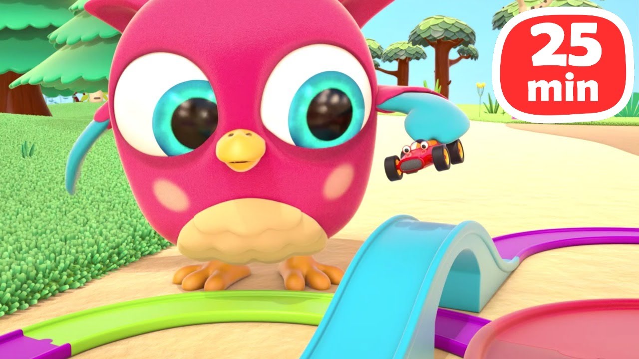 A new toy racing track for toy racing cars! Hop Hop the owl starts the construction with toys.