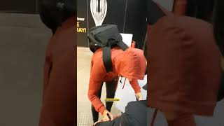 Sacha Boey Forma İmzalarken...