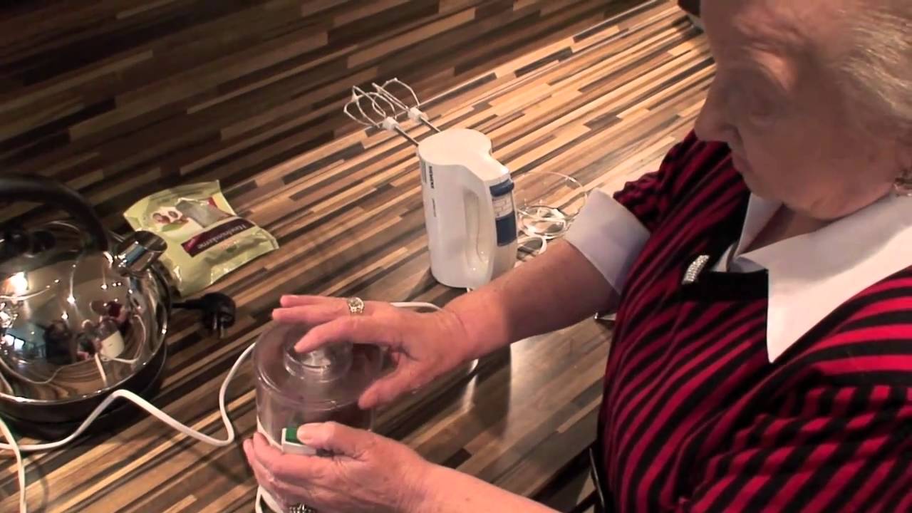 Oma Marthas Preiselbeerkuchen - Backanleitung HD - YouTube