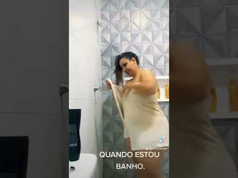 BANHO É BOM AINDA MAIS COM .#shorts #cansada #línguadesinais #banho #pelada