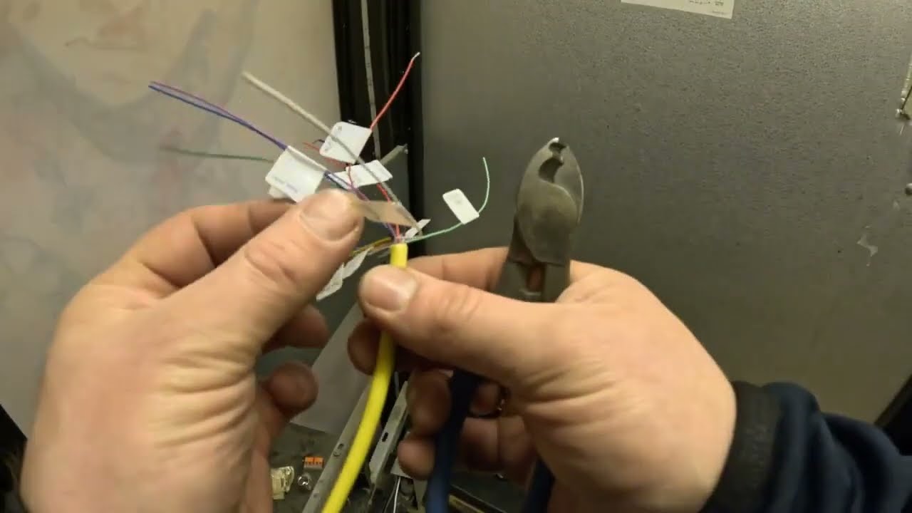 Behind the scenes: Connecting Nayax card reader to vending machine (Pulse setup)