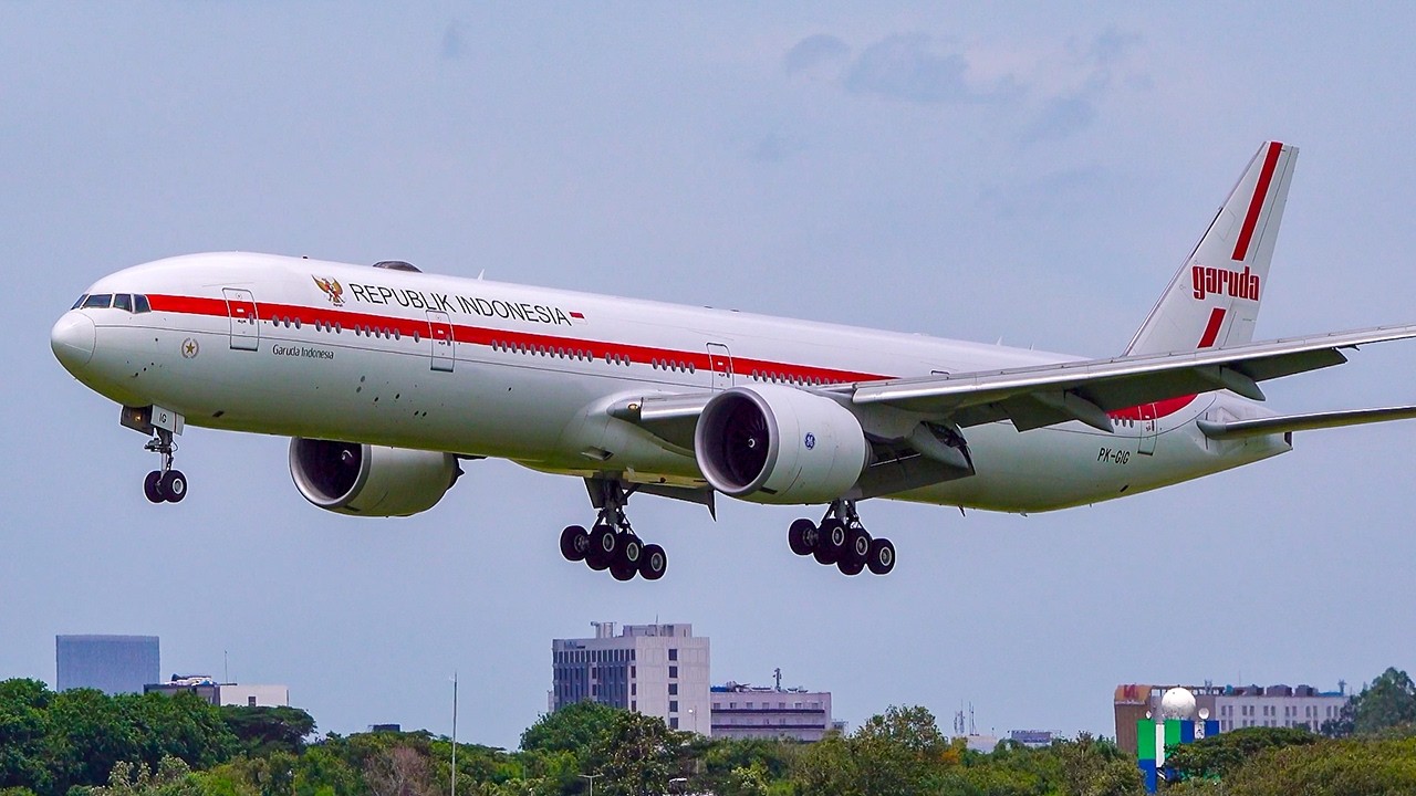 ✈ Amazing Planespotting video at Jakarta Soekarno Hatta CGK/WIII