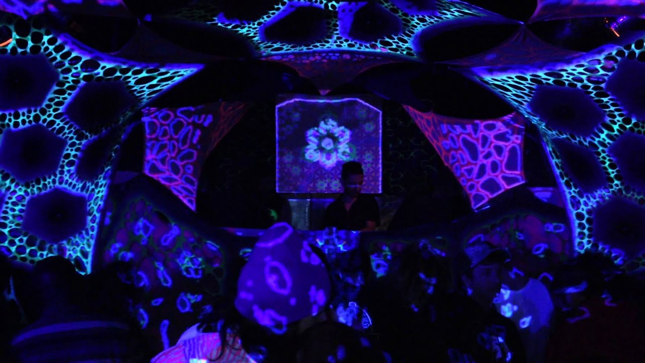 Dj Kneeko + Bentley (Free Spirit Foundation) IT @ Shanti! :: Rome