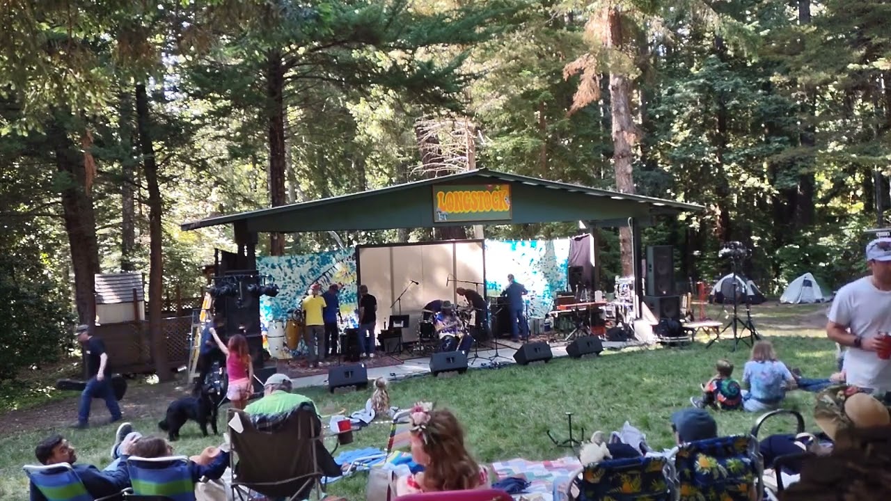 Spiritflute (John Popovich) playing at Longstock 2023