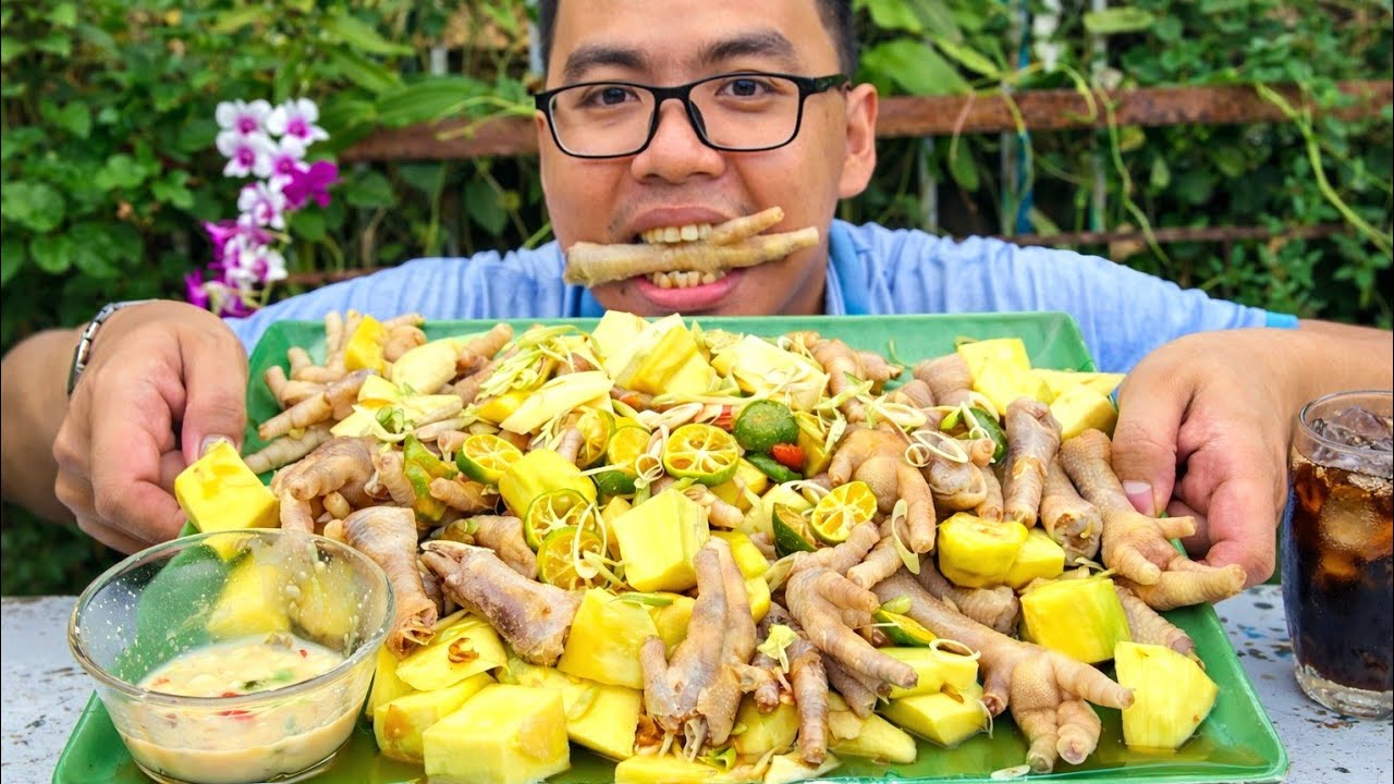 Салат из куриных лапок с лемонграссом и лаймом. Моя младшая сестра купила много куриных лапок и с...
