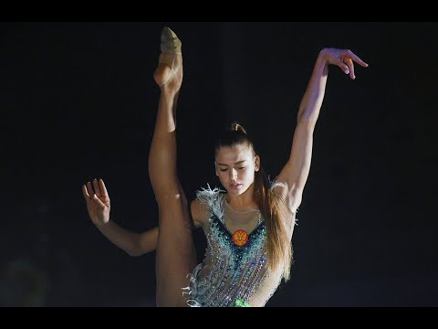 Video: Gymnast Soldatova Visade Uppblåsta Skinkor På Ett Foto I En Bikini