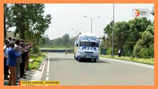 “Dereva ako sawa” President Ruto gives Migori Youth FC a tour of State House aboard their new bus