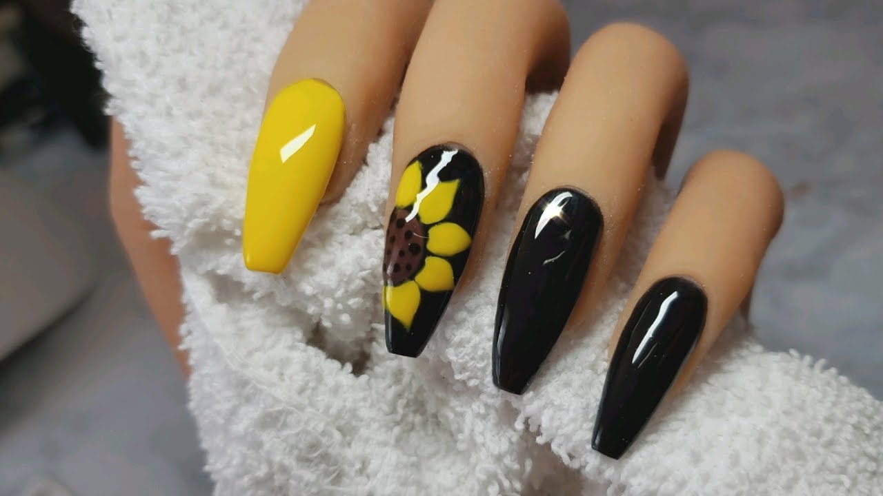 Uñas Acrilicas de Girasol | negras con amarillo - thptnganamst.edu.vn | Sunflower  nails, Acrylic nails yellow, Baby blue acrylic nails