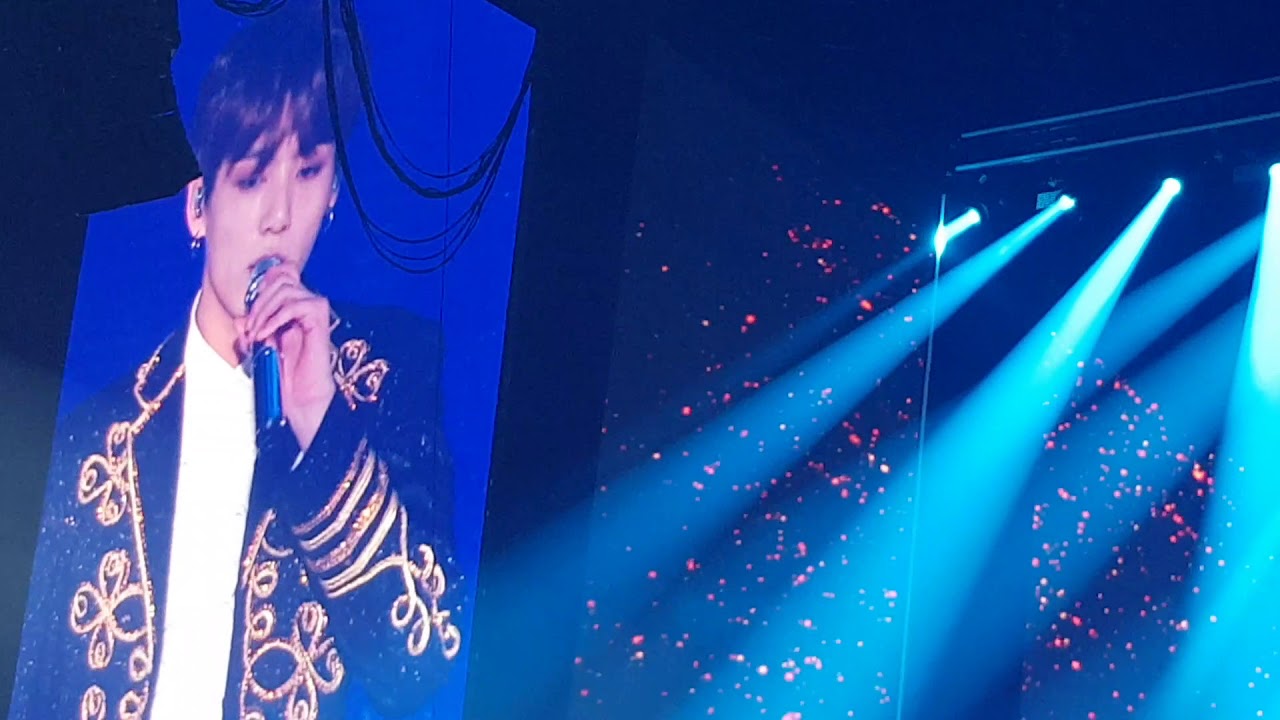 181020 BTS Love Yourself Concert Paris- Ment + Save me + I'm Fine + Magic shop (Pt. 3)