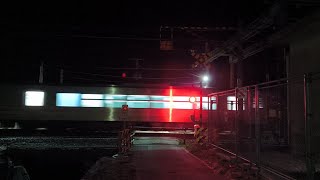 【2025/03/21撮影·平林駅付近 GV-E400系】羽越線 松沢踏切②-1(通過列車…下り 837D·新津→鼠ケ関) ※ジョイント音あり