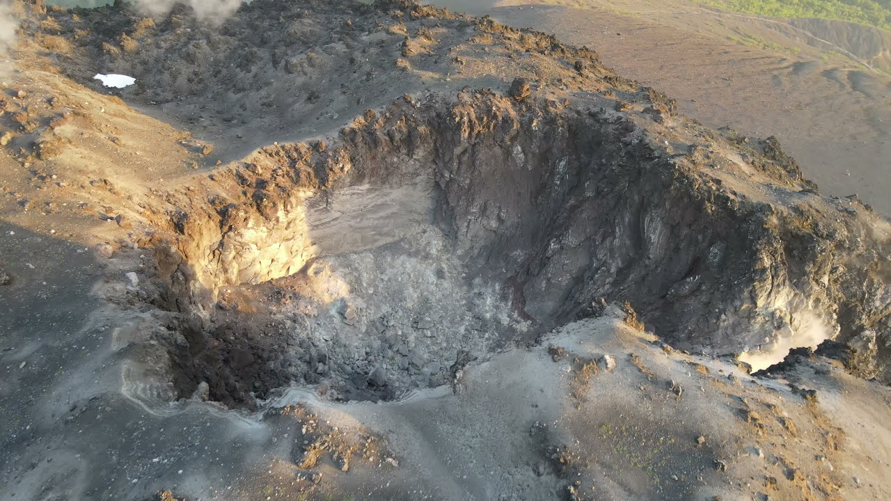 北海道の山　ドローン　樽前山ご来光　溶岩ドームを上から眺める