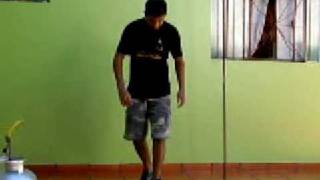 é nois que táh ensinando o primoh a dança rebolation
