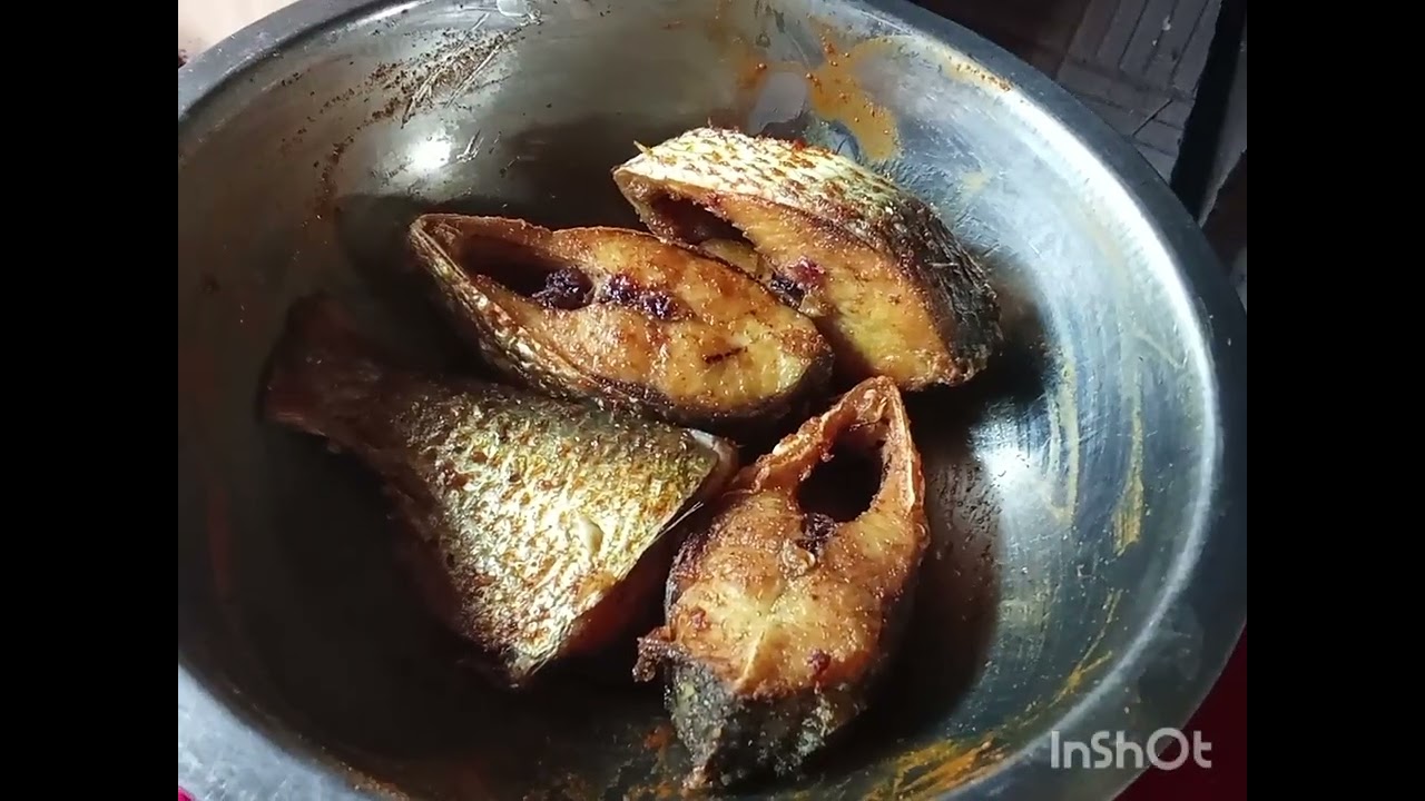 কচু দিয়ে ইলিশ মাছ রান্না করেছি খুব মজা হয়েছে ☺️☺️