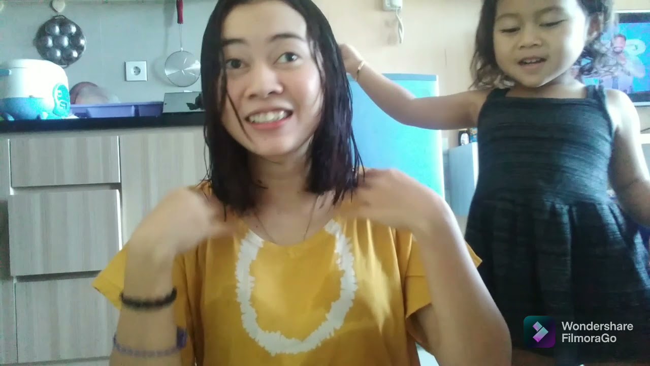 CARA POTONG RAMBUT PENDEK SENDIRI DI RUMAH !!!
