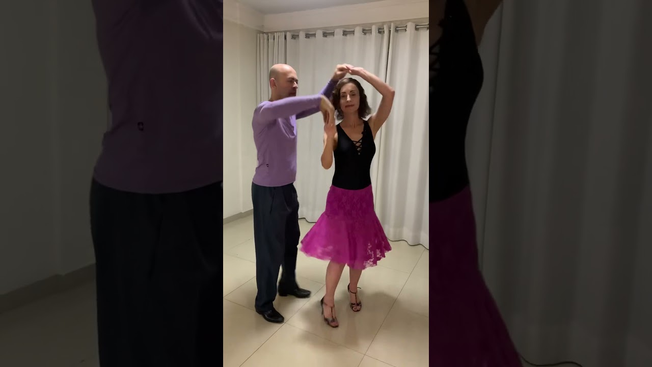 Aula de forró - giro com carícias