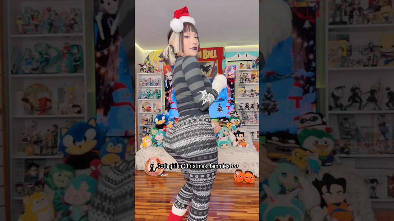 These JAMMIES are outta this WORLD 😳 #anime #cosplay