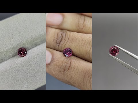 Rhodolite garnet round cut 0.55 carats, Madagascar Video  № 1
