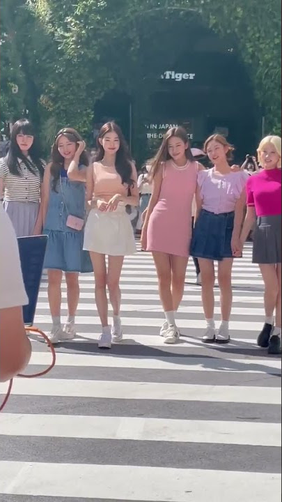 IVE Stopping Traffic in Japan