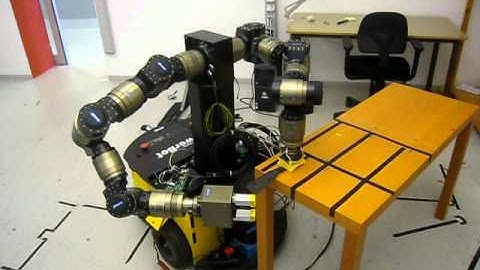 Dual arm pickup from table (CAS/KTH) (handheld camera)