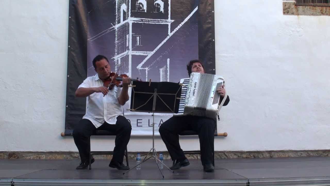 Two Folk: Sergio Fuentes al violín y Juan Francisco Aránega al acordeón