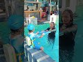 bagas belajar berenang sama pelatih di bali... tangannya lurus de