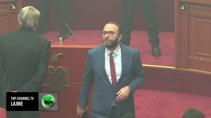 Top Channel/ Përleshje në Parlament! Opozita “pushton” vendet e ministrave, kërkon...