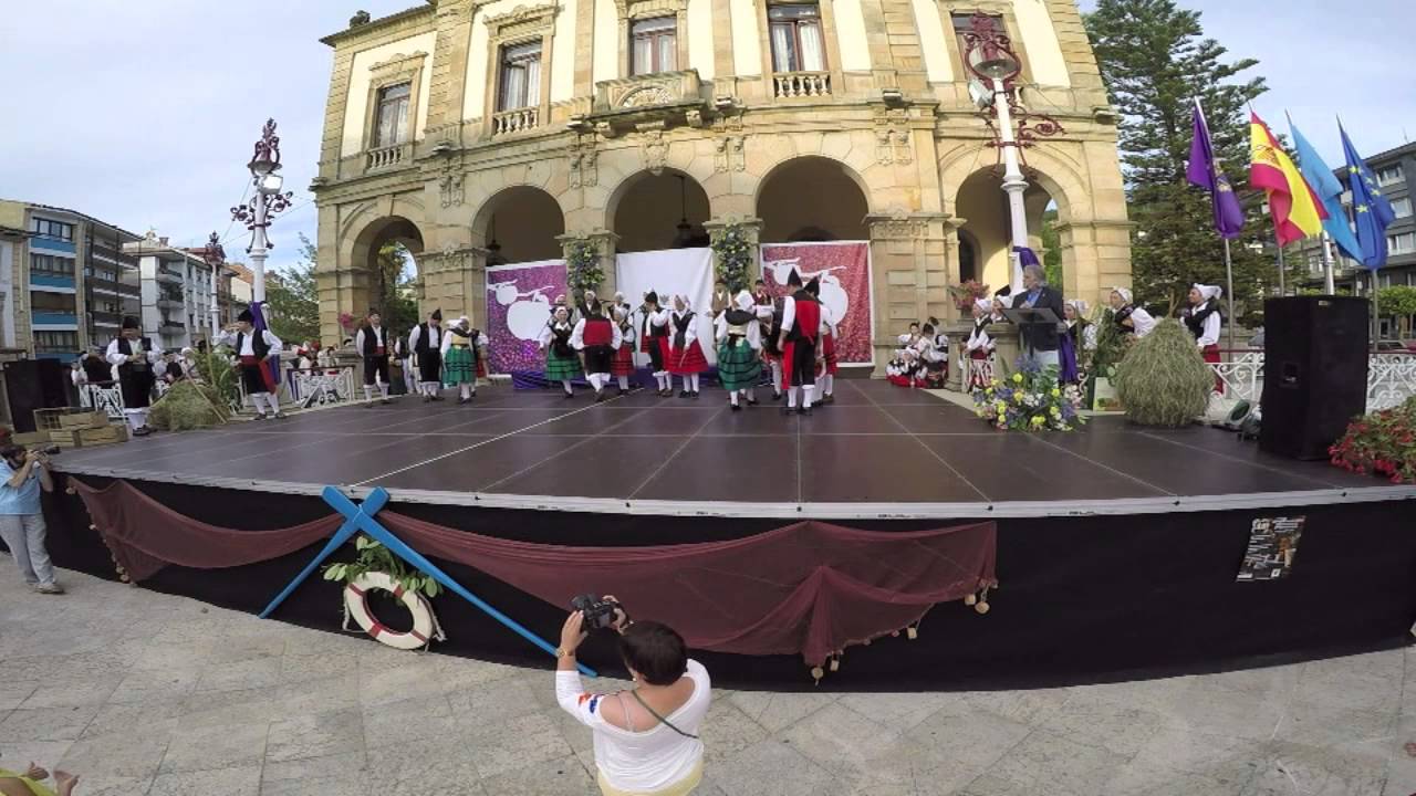 XXIII festival folklorico internacinal de villaviciosa vaqueira y muñeirina