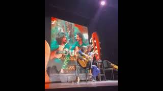 شاهد كيف يتم العزف بنفس الجيتار شب وبينت على المسرح Playing guitar on stage