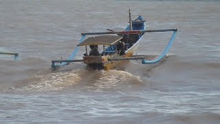 Download Lagu Pulang dan pergi melaut MP3