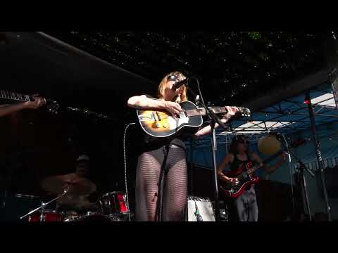 Fenne Lily - Lights Light Up (Union Pool, NYC 7/30/23)