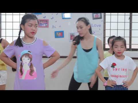 Video BÉ HỌC VŨ ĐẠO| KHÓA HỌC THANH NHẠC CHUYÊN SÂU IDOL... - YouTube