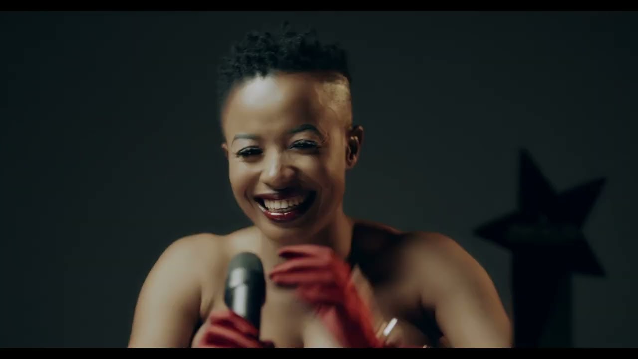 Mira Brakaday - Je Manque Les Mots  [CLIP OFFICIEL]