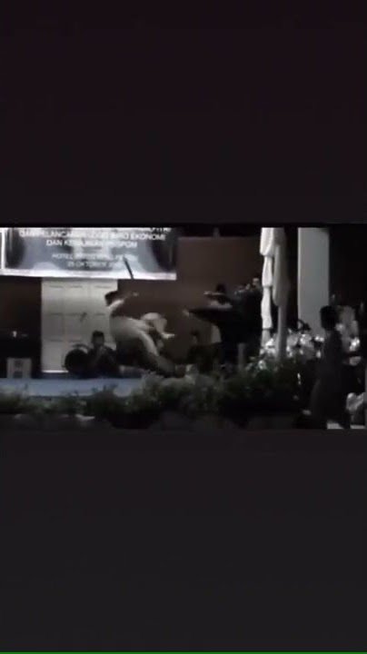 pencak silat adu golok sampe ada bunga api