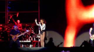 Rihanna - Man Down (Live at São Paulo)