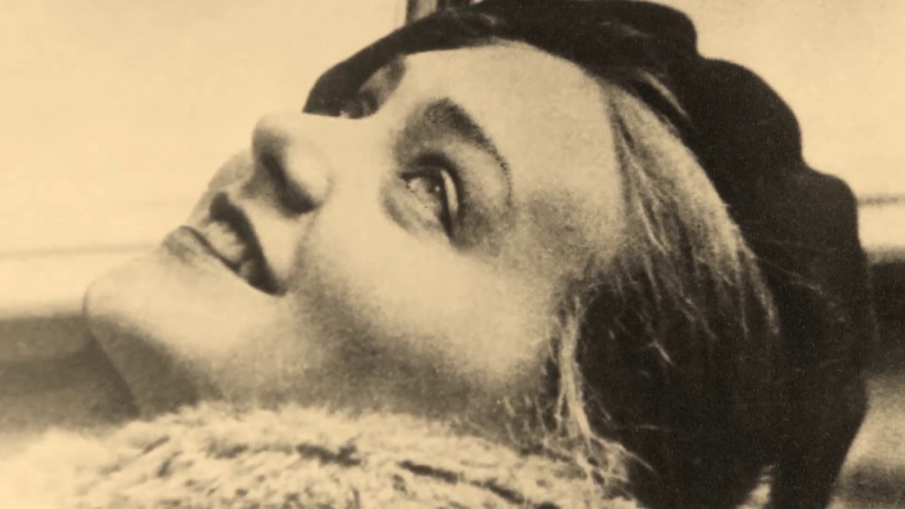 Она была взбалмошна, эгоистична, преданна, иногда до навязчивости.