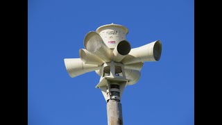Sentry Siren 10V | 4 2-Min Alerts | Concord Township, Fayette County, OH | 9/27/19
**Re-upload due to quality issues, and the codec works just fine and the video isnt blurry anymore.**
I was not expecting this to be here, I was expecting the 3 to still be active, but now its hand painted red and inactive.
This Sentry 10V was installed in January 2019 by Concord Township. It was installed by the township in cooperation with a local electric company called Hi-Tech Electric Contractors on a pole which was donated by Dayton Power and Light. C&K Early Warning Systems sold and delivered the siren to the township. Grants from Monsanto for items that help out farming communities have been funding these sirens in Fayette County, thanks to a local fire chief, now county commissioner. Sirens in Concord Township, Buena Vista, Jasper Mills, Lakewood Hills and Miami Trace have been installed thanks to these grants, Concord Township being the latest community to receive a siren. Read the article about it here: https://www.recordherald.com/news/34851/staunton-receives-new-weather-siren
It was not very loud, but loud enough to cover the small village where the Township Building is at and probably carries far. Im glad to see them go with a quality manufacturer. Fayette County tests on the Last Friday of the month at noon, weather-permitting.
Camera(s) Used: Canon PowerShot SX50HS (Intro Photos), Canon Vixia HF-R700 (Video & Audio)
© Copyright 2019 by firefreak57 studios. Do not copy any content on this channel without permission. All rights reserved. Sentry Siren 10V | 4 2-Min Alerts | Concord Township, Fayette County, OH | 9/27/19