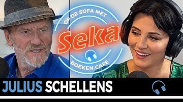 Julius Schellens op de sofa met Seka