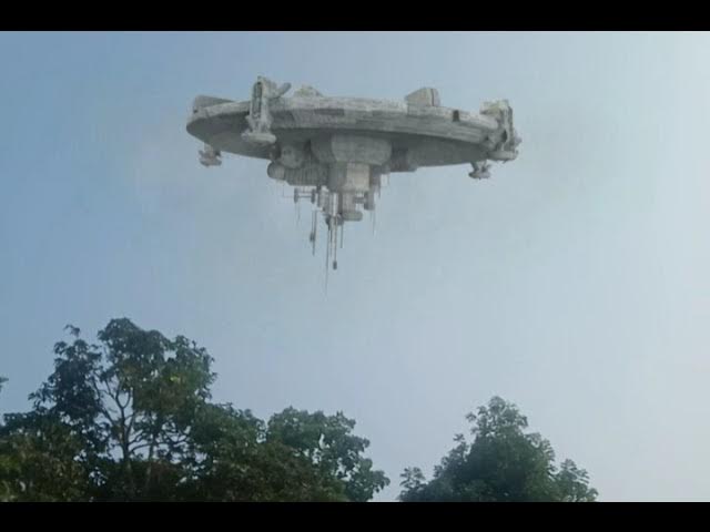 Spaceship is here . - YouTube