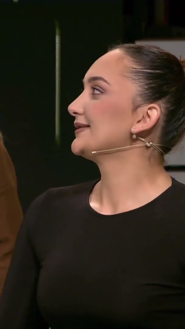 “Të kisha pas ty në pishinë tani”, demaskohet Xhoni, flirt jashtë Përputhen