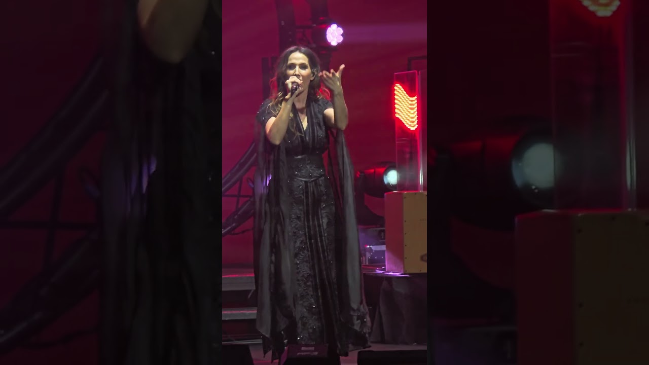 MALÚ - Intro + Aprendiz + Como una flor | ROQUETAS DE MAR 10-02-2024