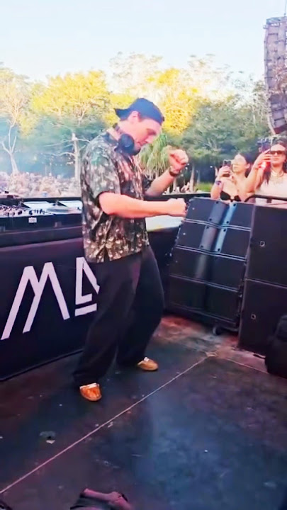 🔥 Tiësto presenting a 70’s hit song called “QUARTZ”   #tiesto #zamnafestival #tulum