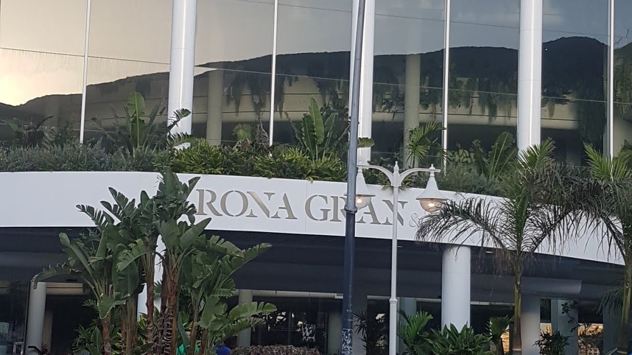 Arona gran hotel pool day and nice local Tenerife los Cristiano's