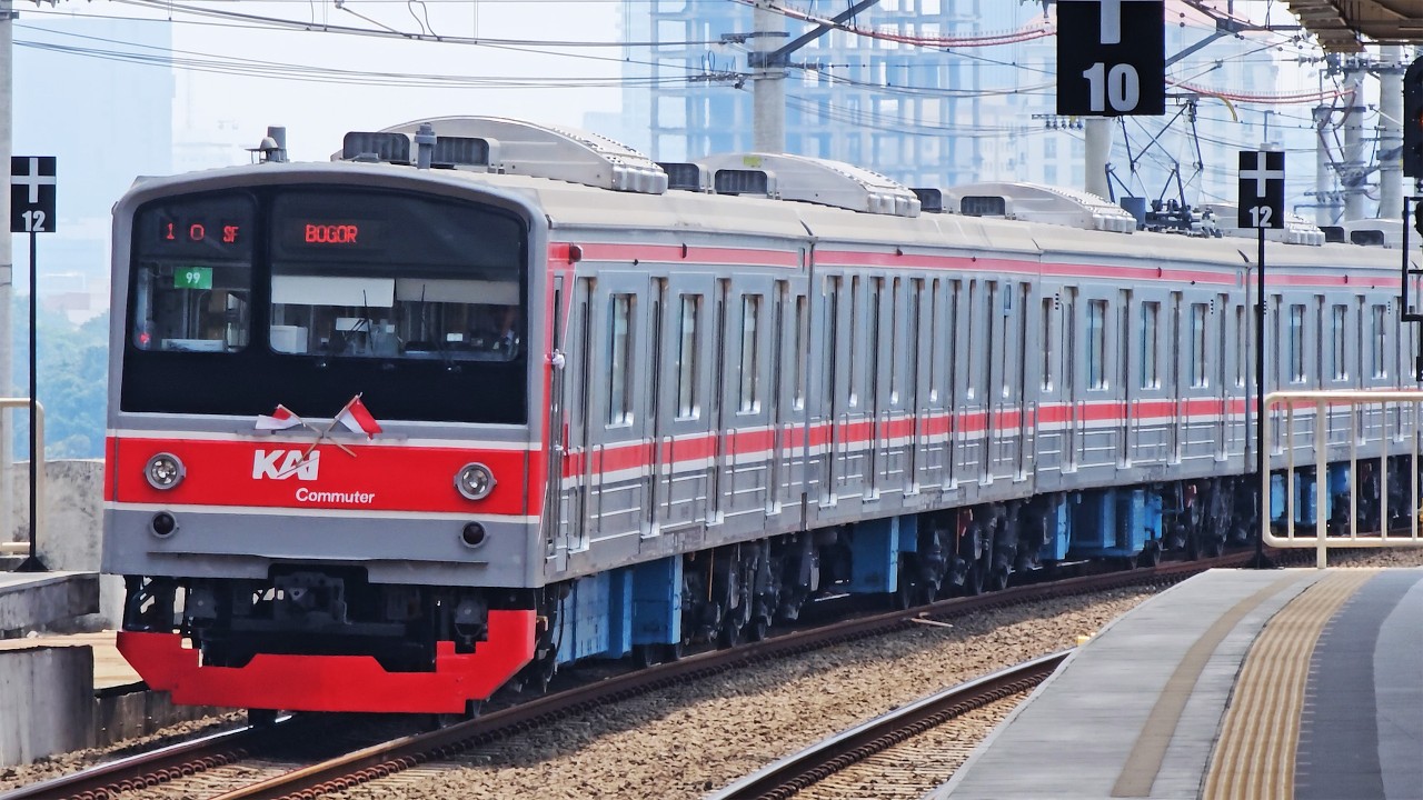 [4K] (Part 1/4) Stasiun Manggarai: Kompilasi KRL JR 205, Tokyo Metro ...