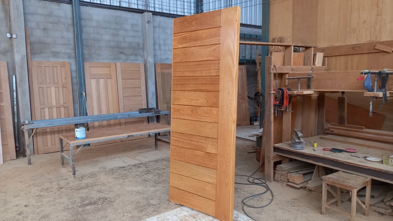 como fazer uma porta pivoltante de madeira cerejeira