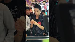 李佳琦直播间现状：有人喊下播有人喊加油，直播在线人数一千万，猪猪女孩离不开他啊